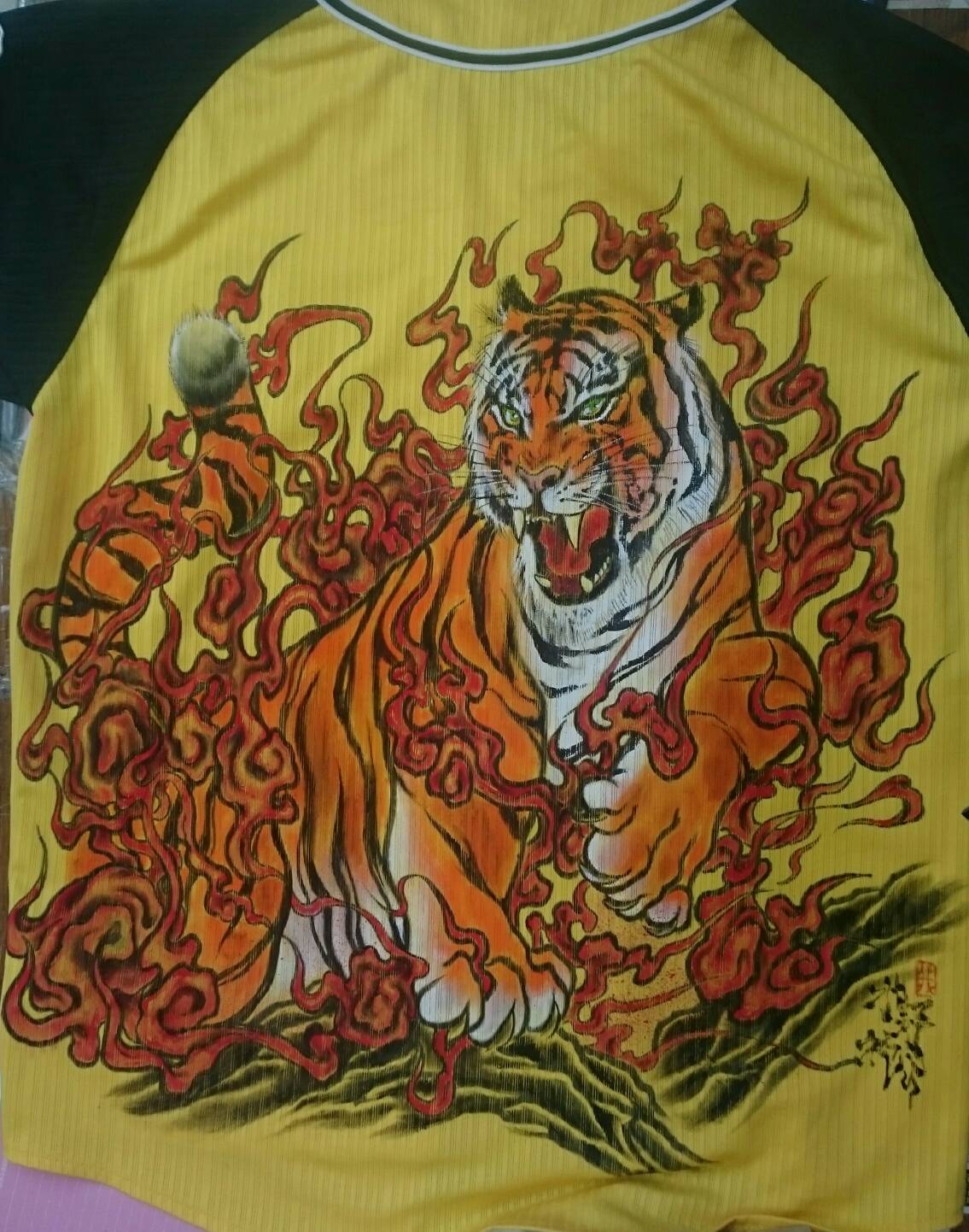 阪神タイガース 手描きユニフォーム 虎と炎